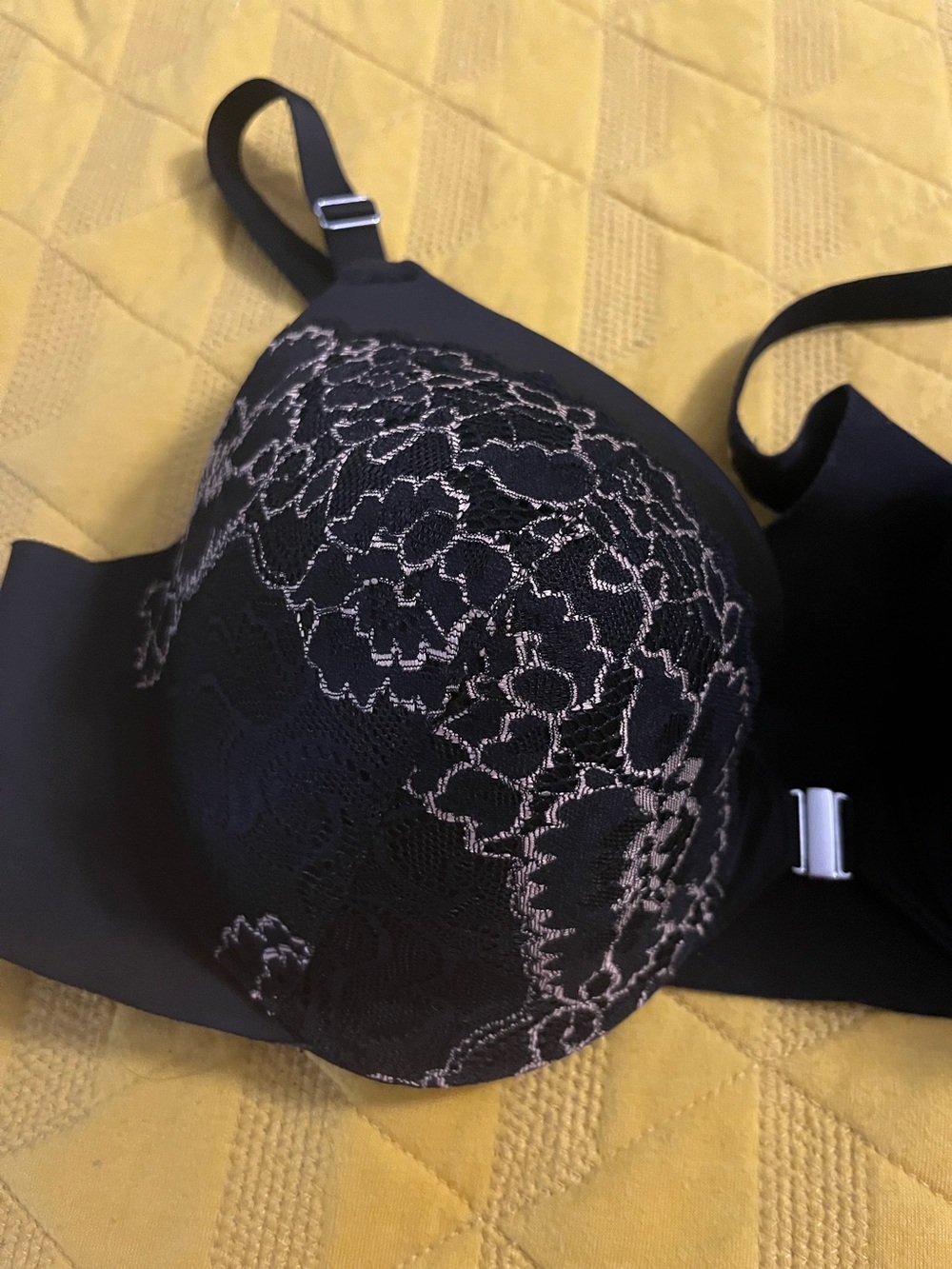 Soma Black Polka Dot & Black Lace Front-Close Bra. 38 C - Picture 2 of 4
